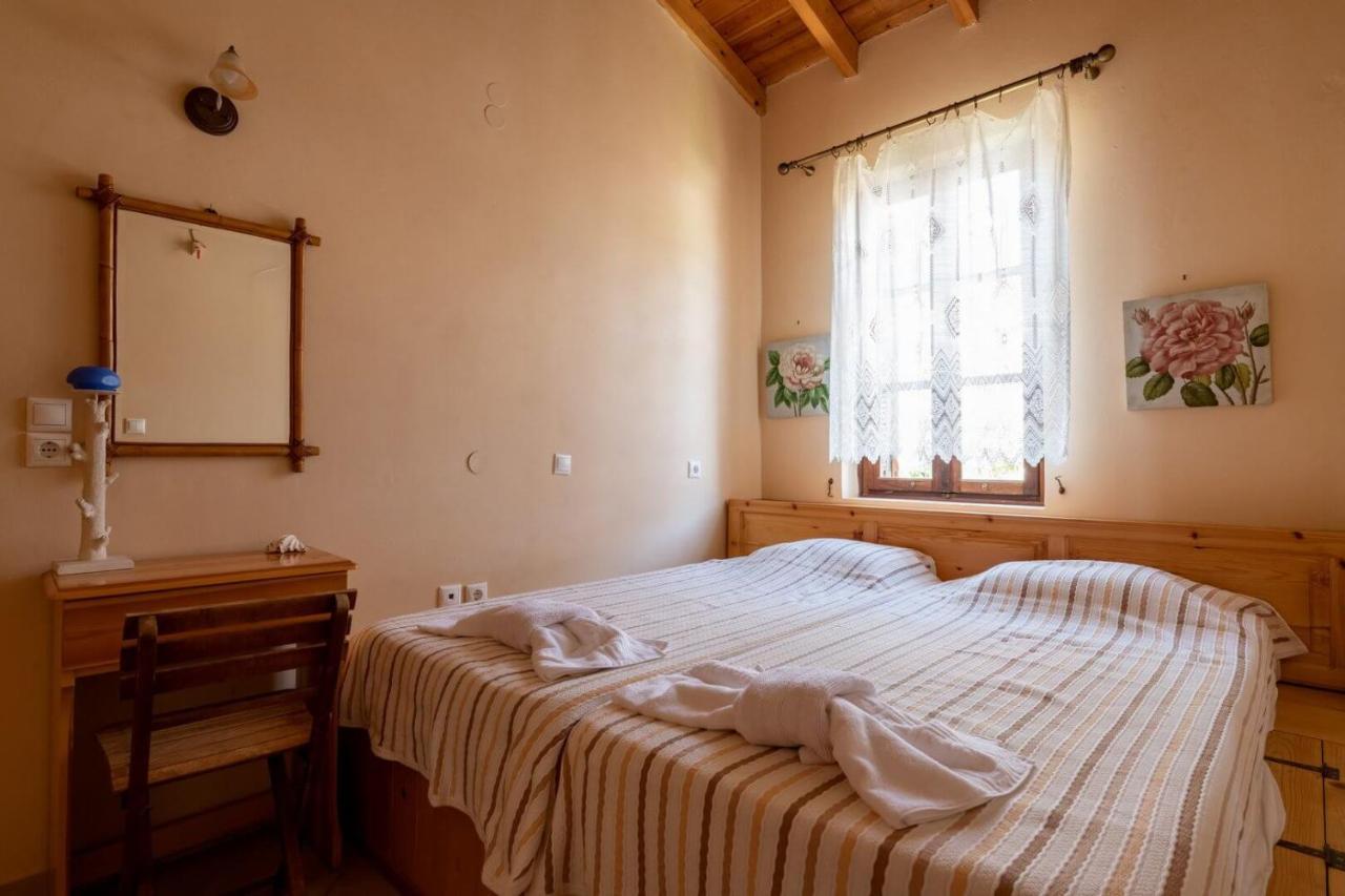 Villa Leleka Chalki Town Esterno foto
