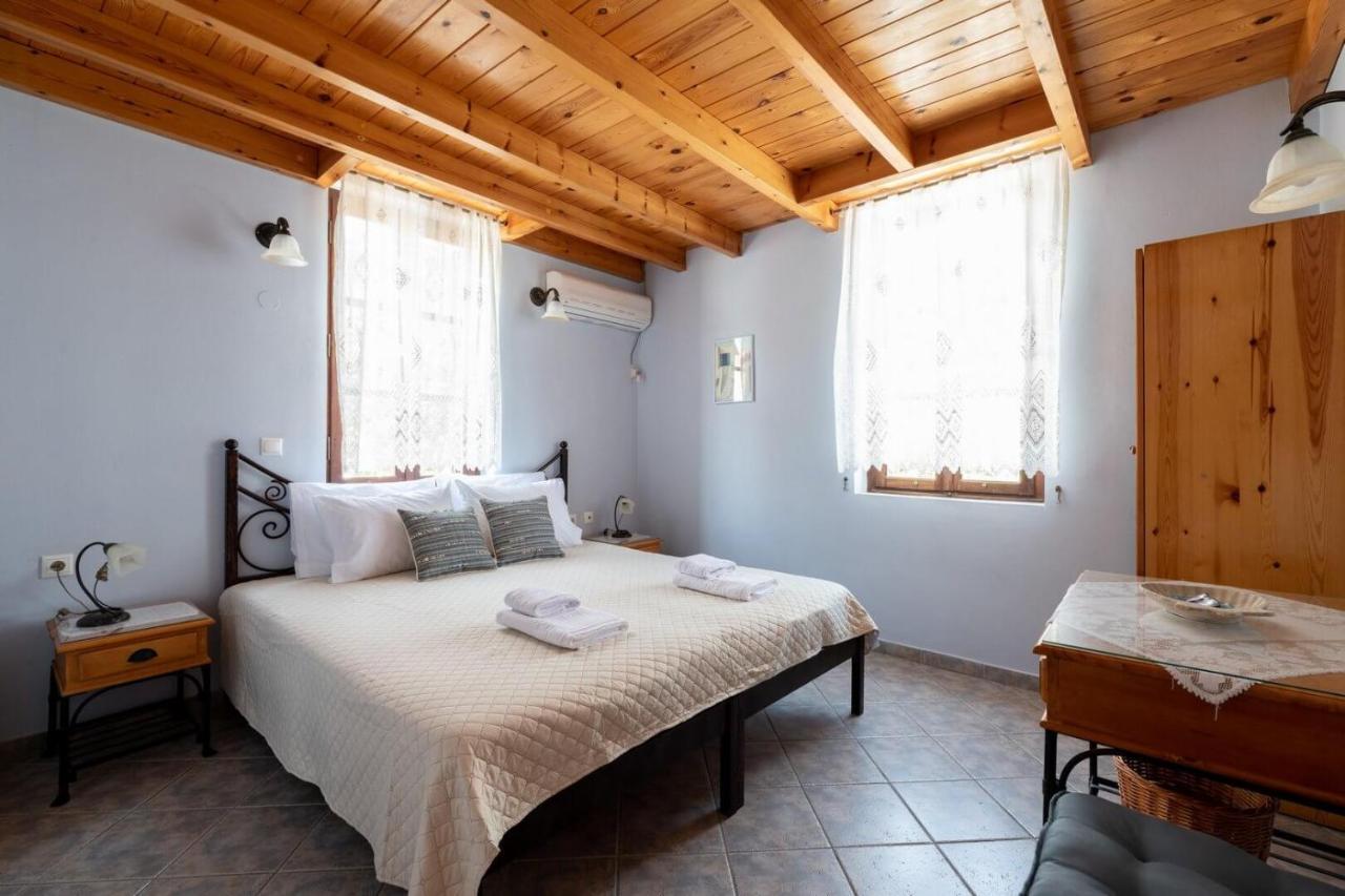Villa Leleka Chalki Town Esterno foto