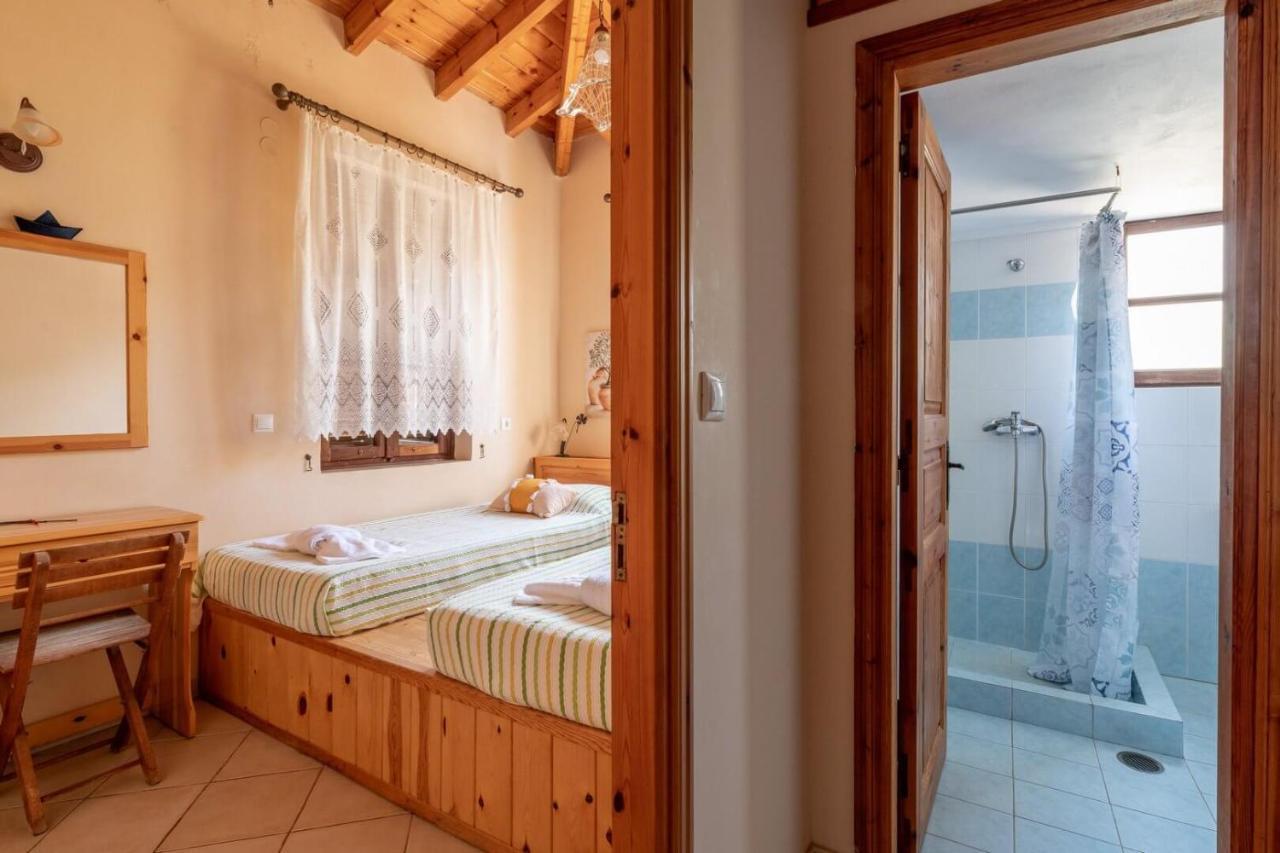 Villa Leleka Chalki Town Esterno foto